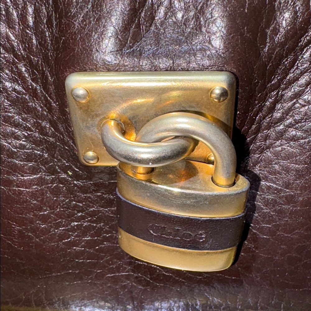 Chloe Dark Paddington Brown Leather Wallet with Gold Lock - Picture 2 of 12